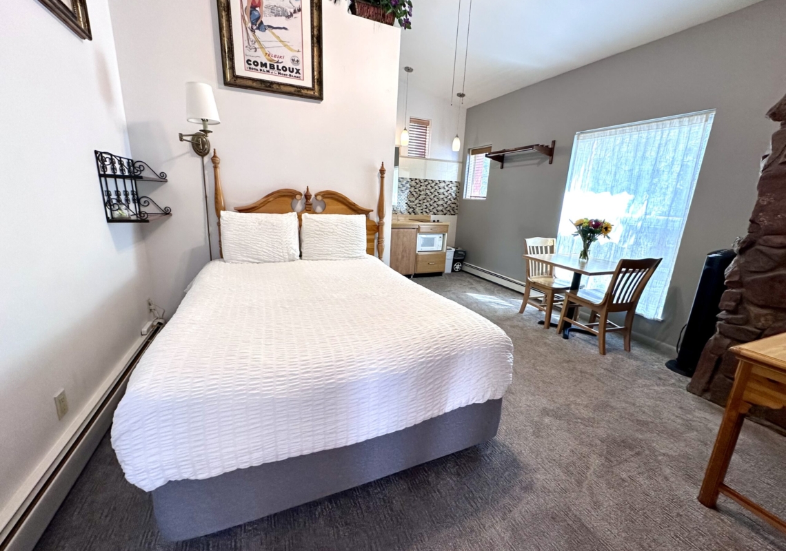 Room 300 Tyrolean Lodge