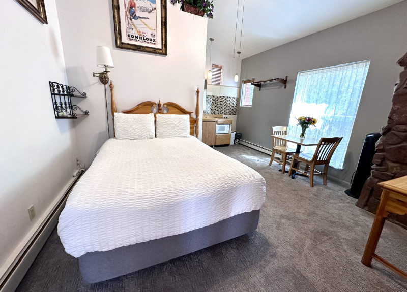 Room 300 Tyrolean Lodge